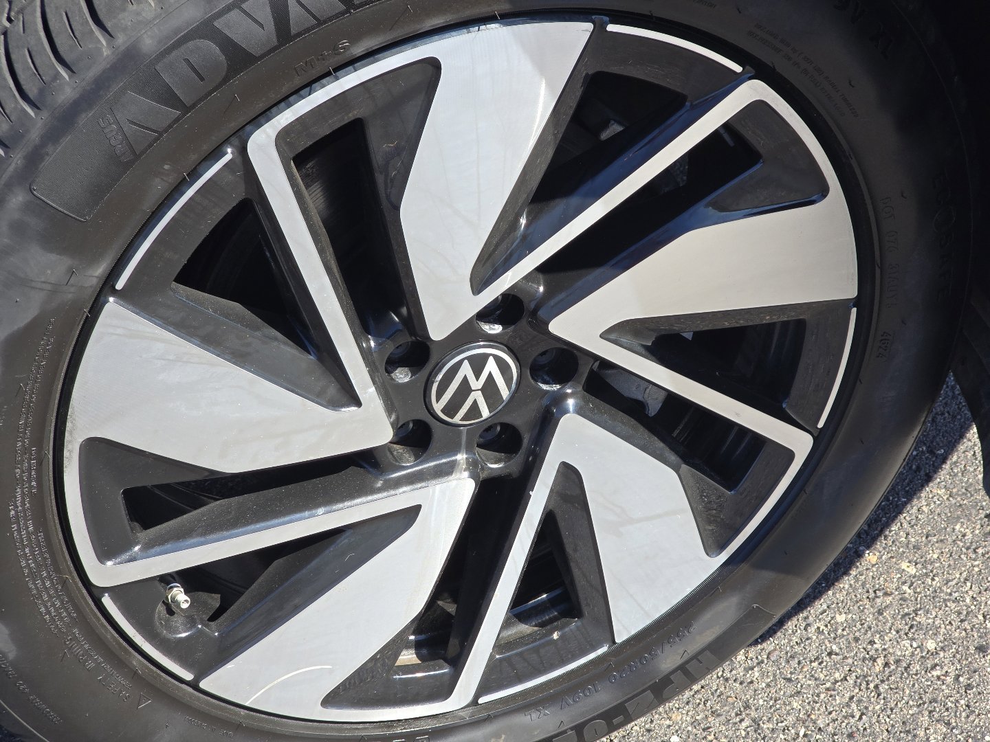 Used 2025 Volkswagen Atlas SE AWD/4WD image 16