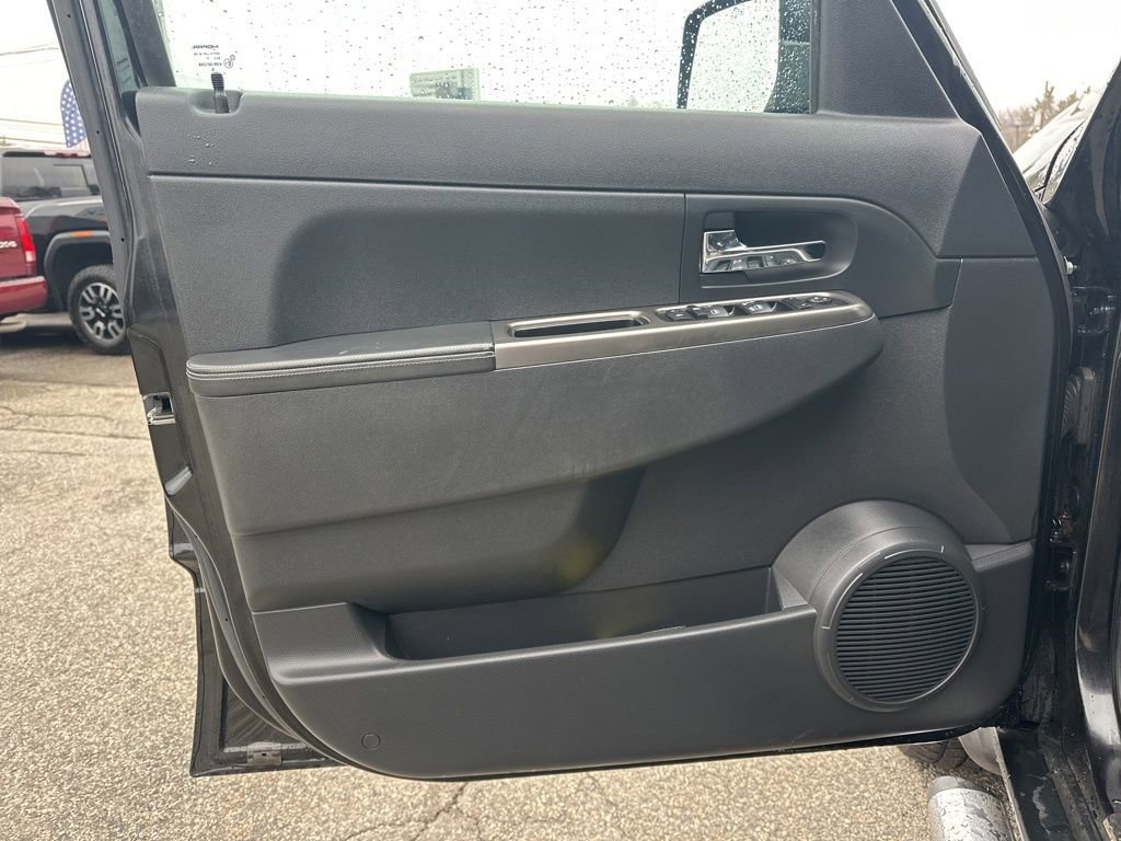 Used 2012 Jeep Liberty Limited Jet w/ Chrome Accents Group image 14