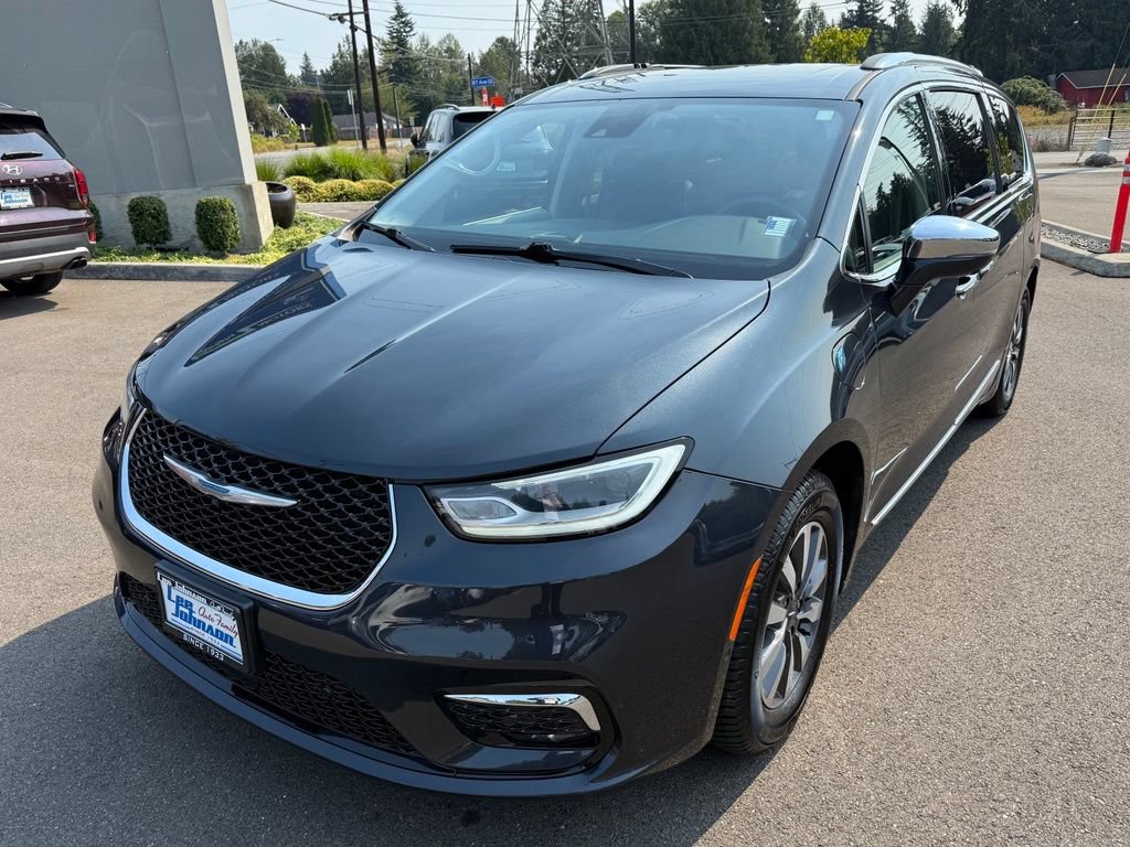 Used 2021 Chrysler Pacifica Limited w/ Premium & Safety Sphere Group FWD image 9