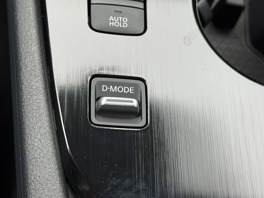 Used 2026 Nissan Rogue SV FWD image 26