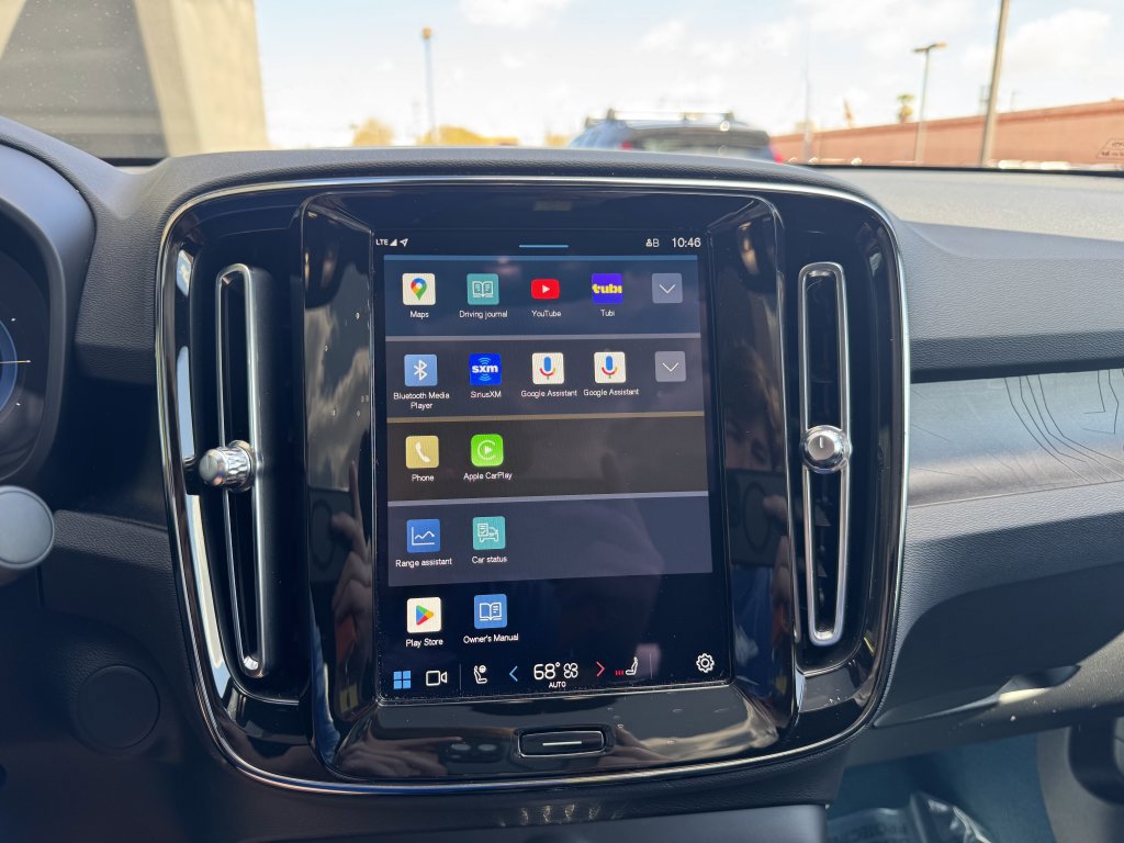 Used 2022 Volvo C40 P8 Recharge Ultimate image 16