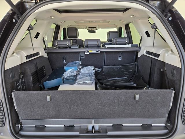 New 2026 Land Rover Discovery Limited Edition AWD/4WD image 14
