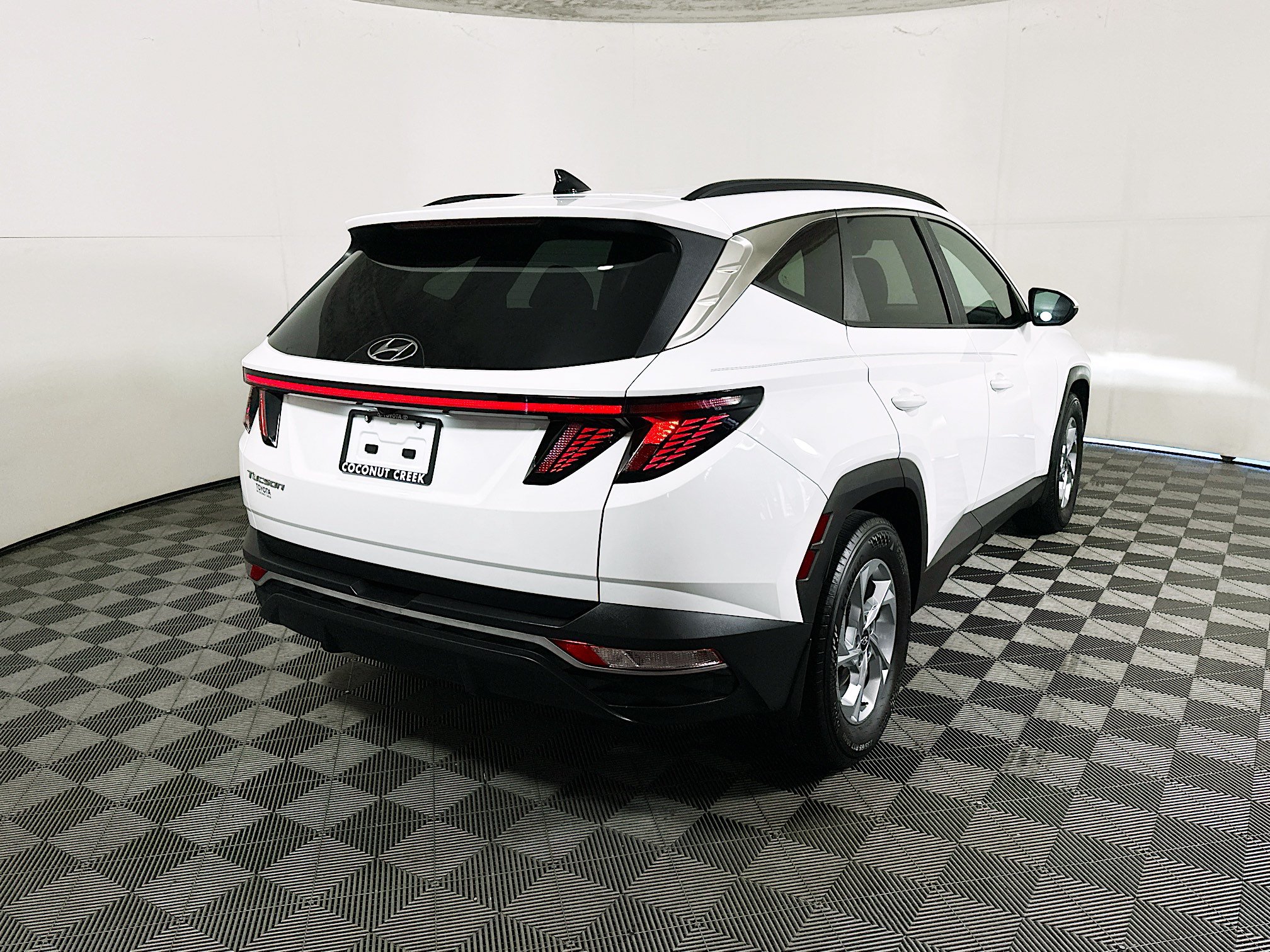 Used 2023 Hyundai Tucson SEL FWD image 3