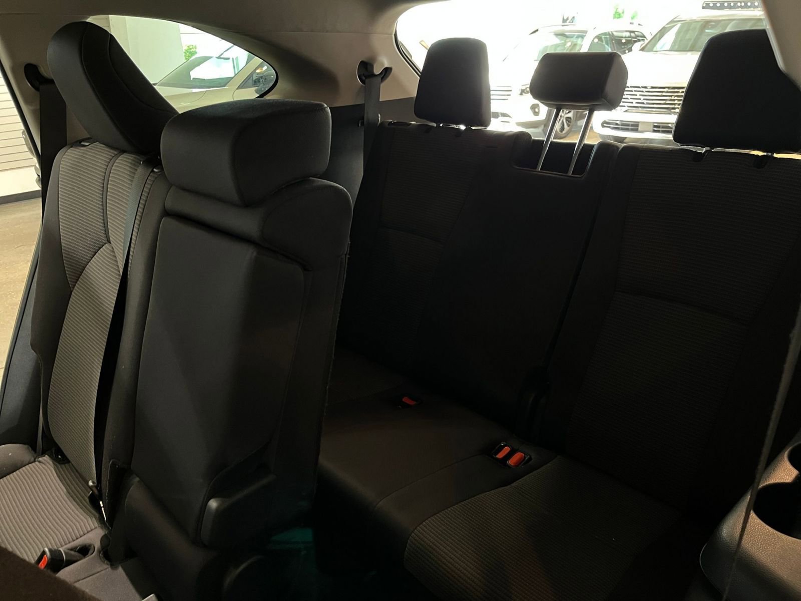 Used 2025 Toyota Highlander LE FWD image 30