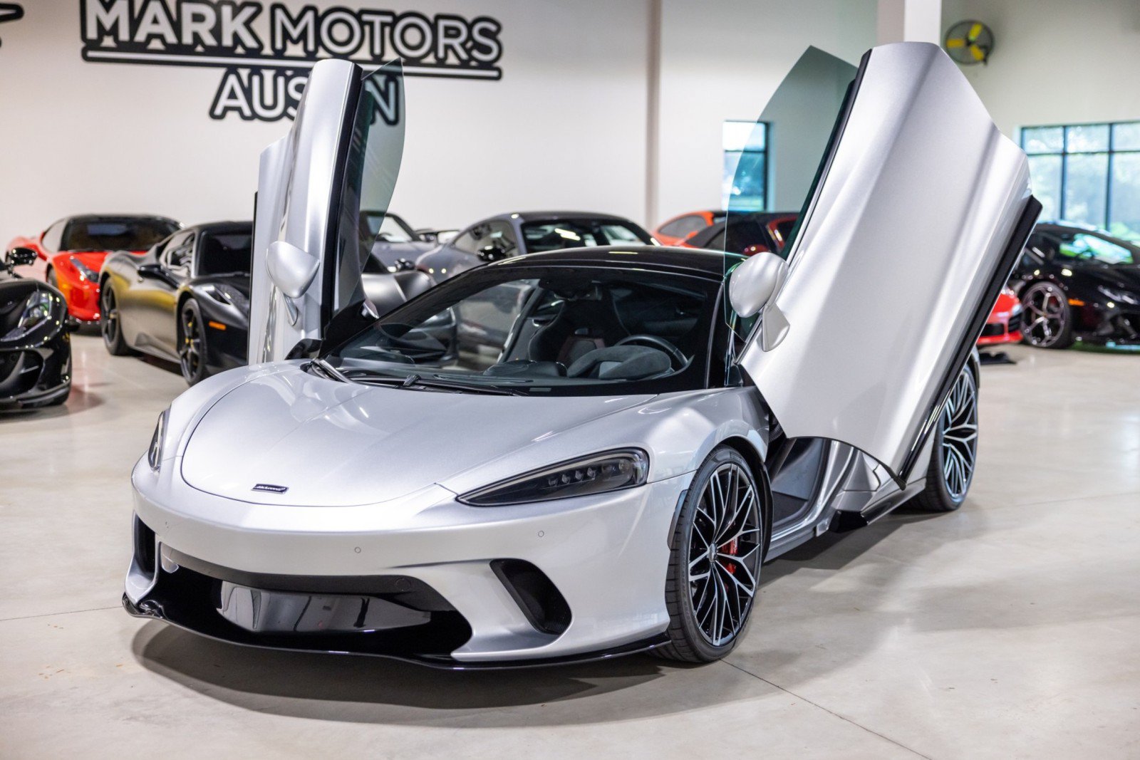 Used 2022 McLaren GT RWD image 12