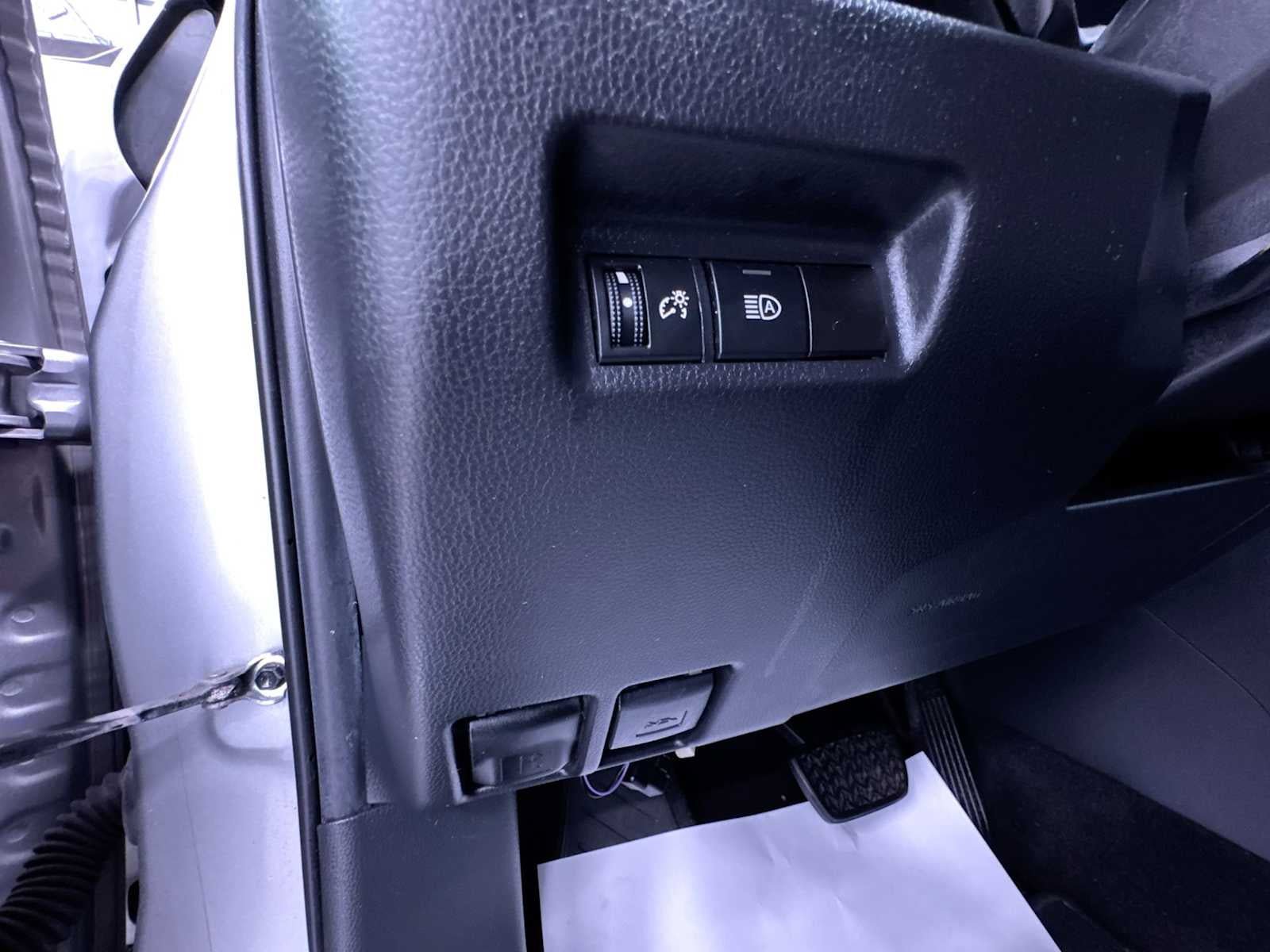 Used 2019 Toyota RAV4 LE w/ Carpet Mat Package AWD/4WD image 16