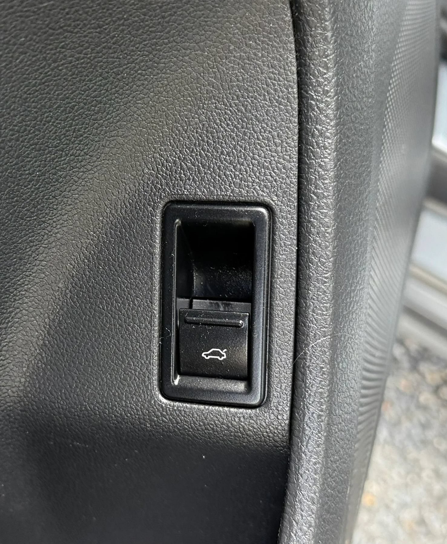 Used 2011 Volkswagen Jetta SE FWD image 23