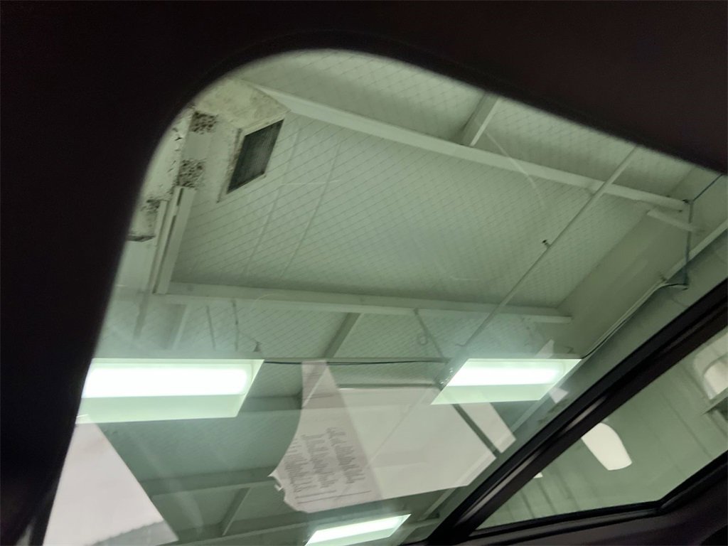 Used 2022 Volkswagen Tiguan SEL R-Line image 19