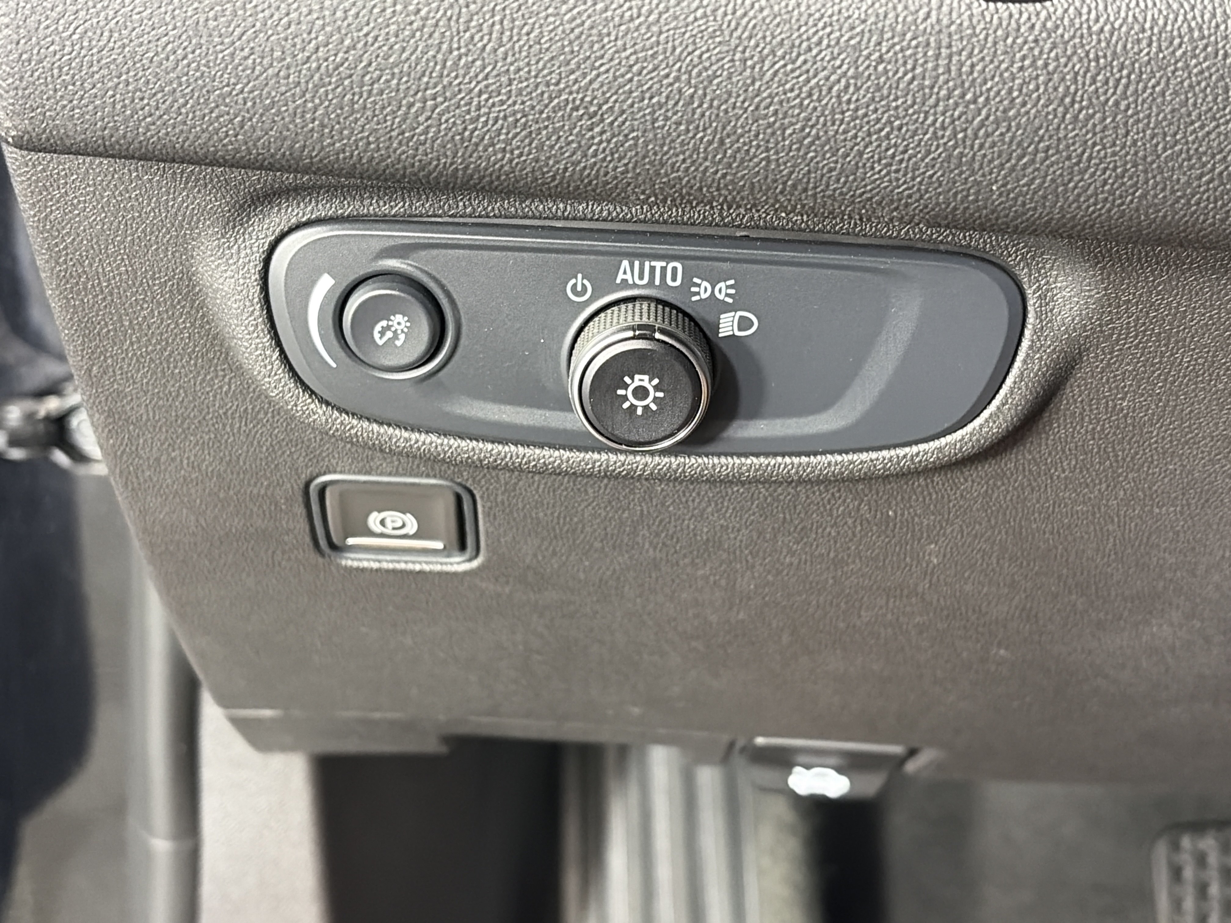 Certified 2024 GMC Terrain SLE AWD/4WD image 27