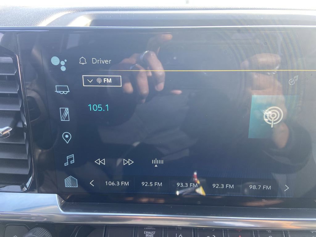 Used 2025 Chevrolet Silverado 2500 LT w/ Convenience Package image 13