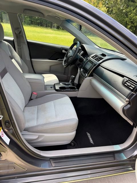 Used 2014 Toyota Camry LE FWD image 7