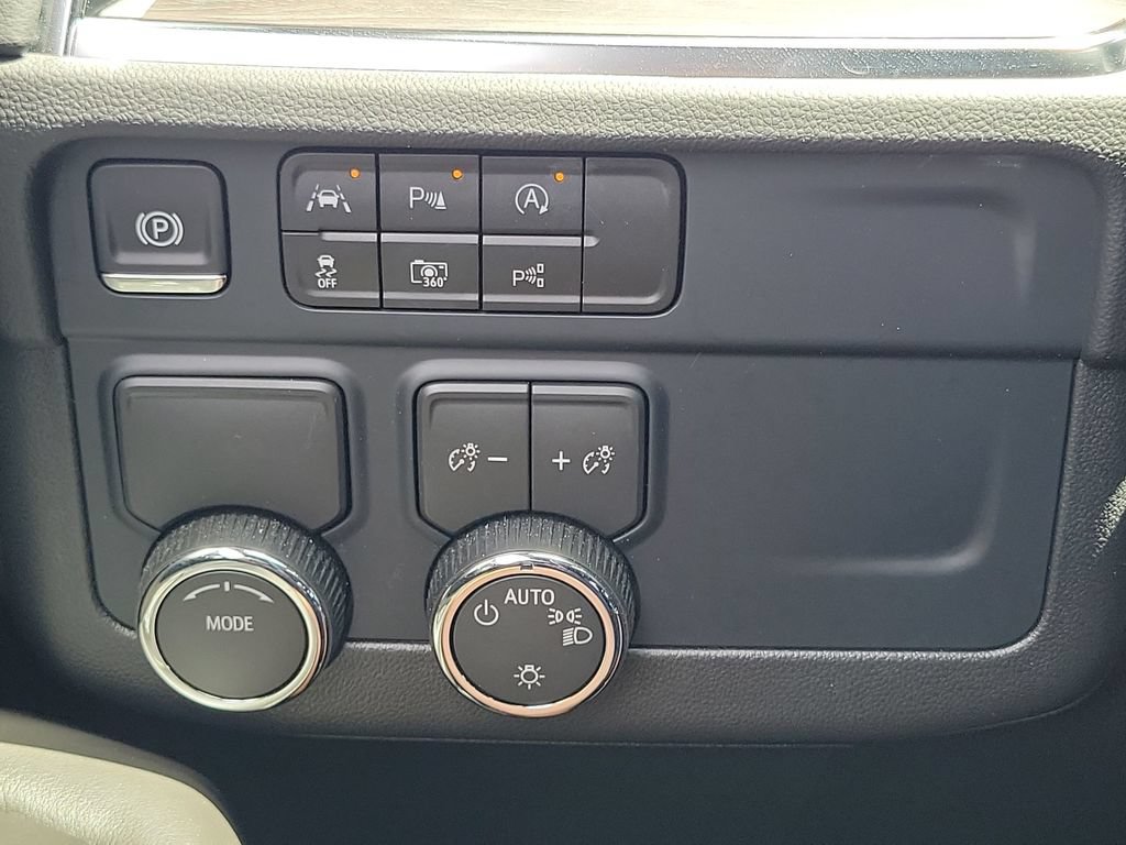 Used 2026 Chevrolet Tahoe LS RWD image 18