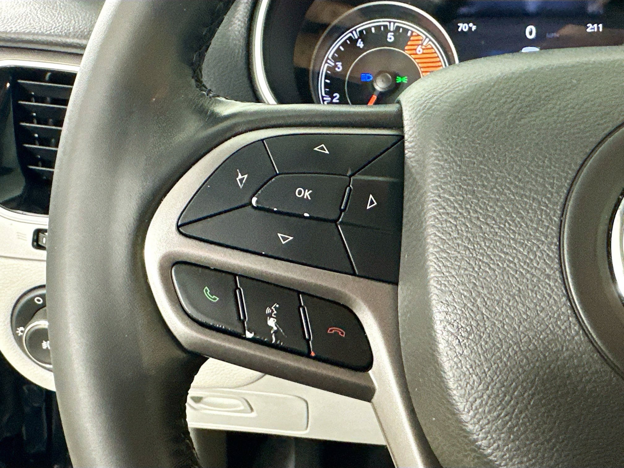 Used 2020 Jeep Cherokee Limited AWD/4WD image 13
