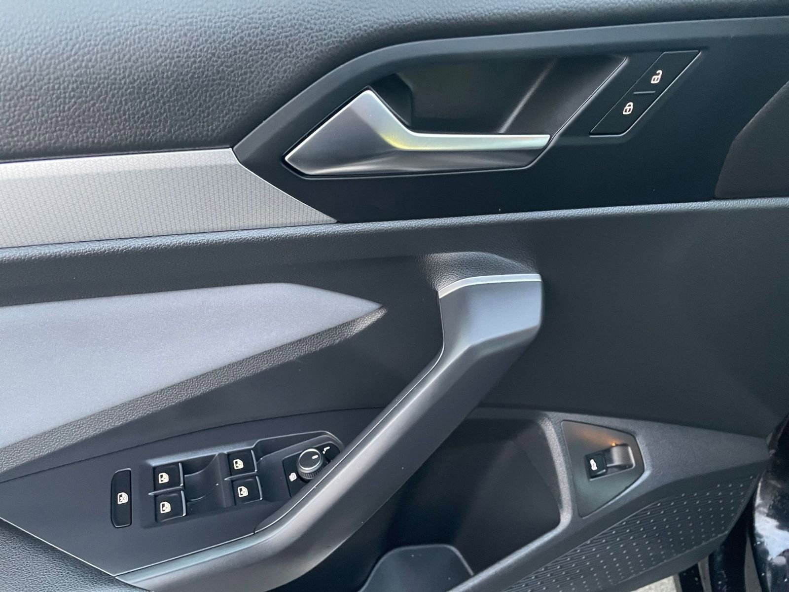 Used 2025 Volkswagen Jetta SE image 20