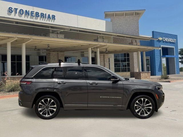 Used 2023 Jeep Grand Cherokee Overland w/ Luxury Tech Group IV AWD/4WD image 4