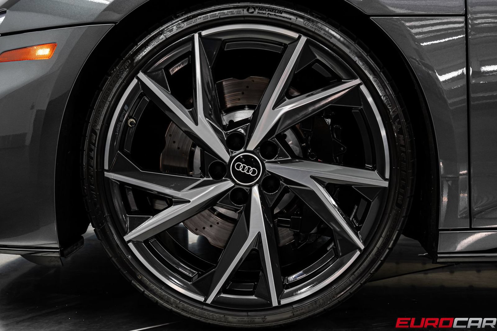 Used 2021 Audi R8 V10 w/ Premium Package RWD image 23