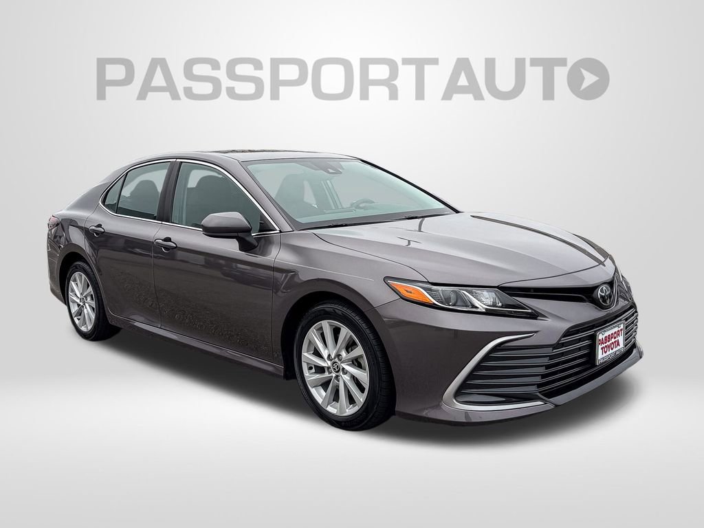 Used 2022 Toyota Camry LE image 10