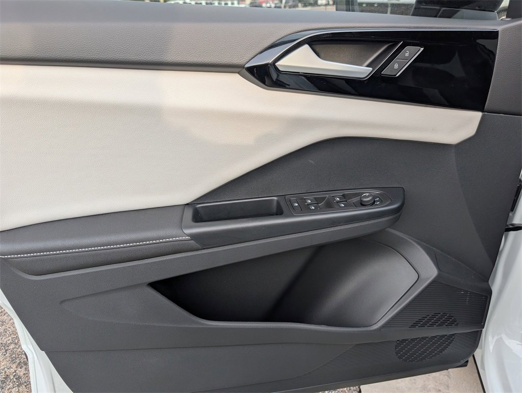 New 2026 Volkswagen Taos S image 10