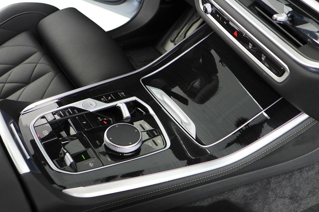 Used 2024 BMW X5 xDrive50e w/ M Sport Package AWD/4WD image 15