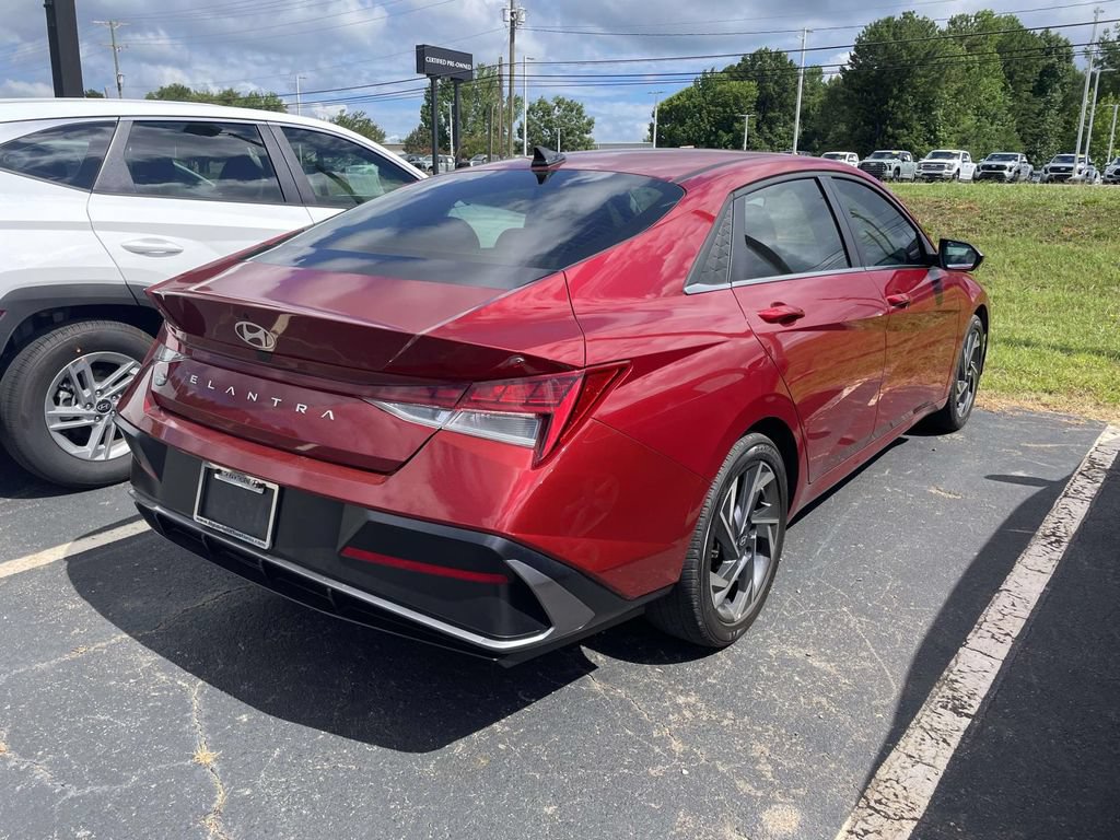 Certified 2024 Hyundai Elantra SEL w/ Convenience Package FWD image 6