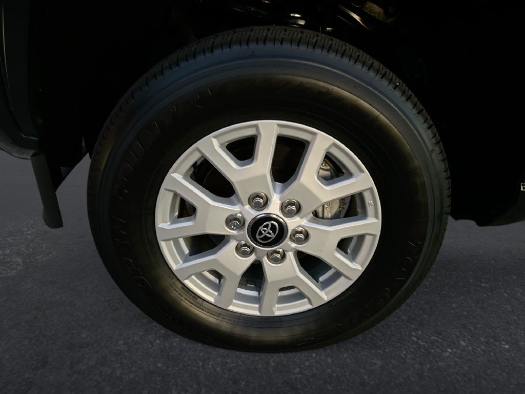 Used 2025 Toyota Tacoma SR5 AWD/4WD image 10