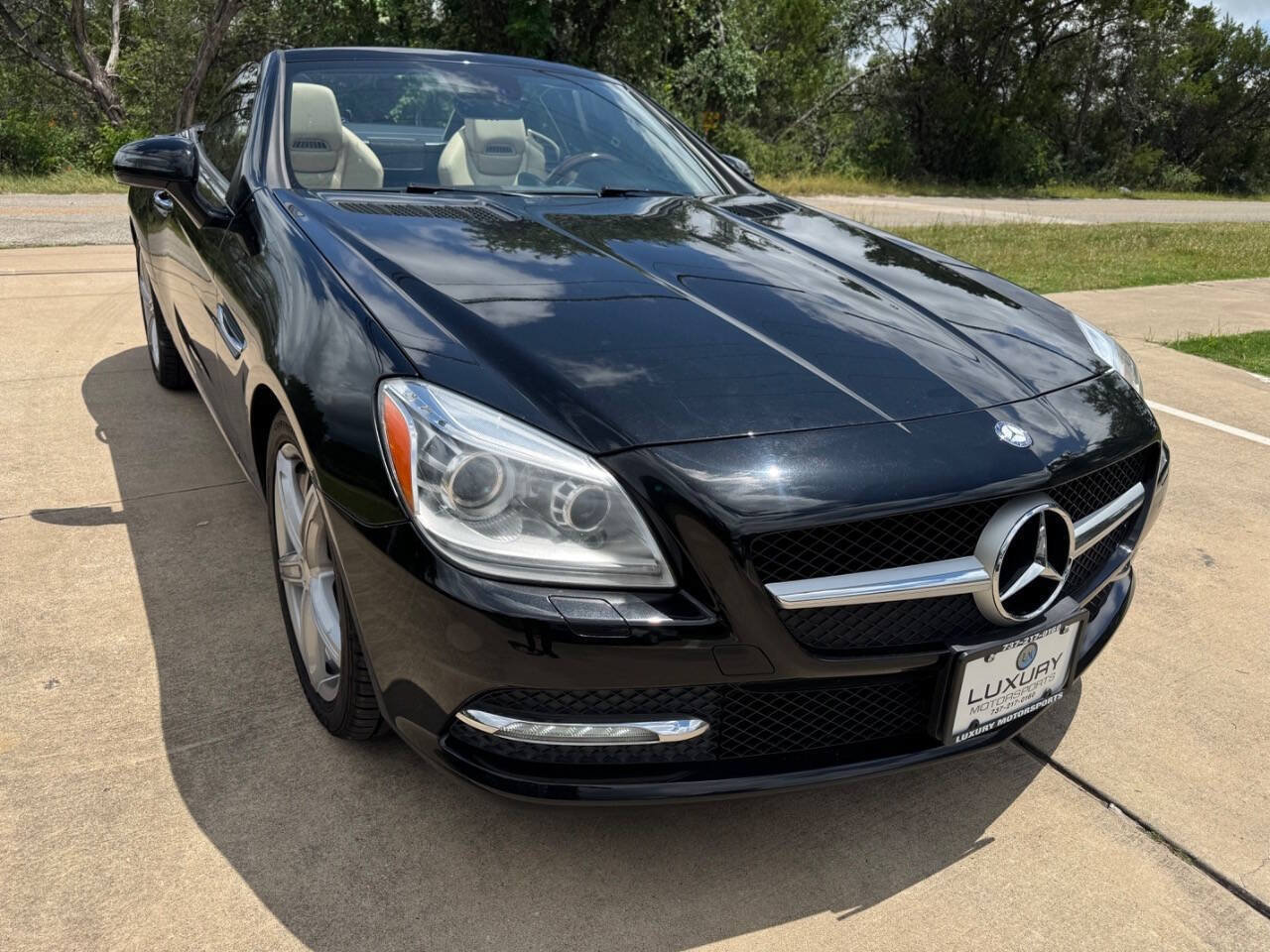 Used 2013 Mercedes-Benz SLK 250 image 2