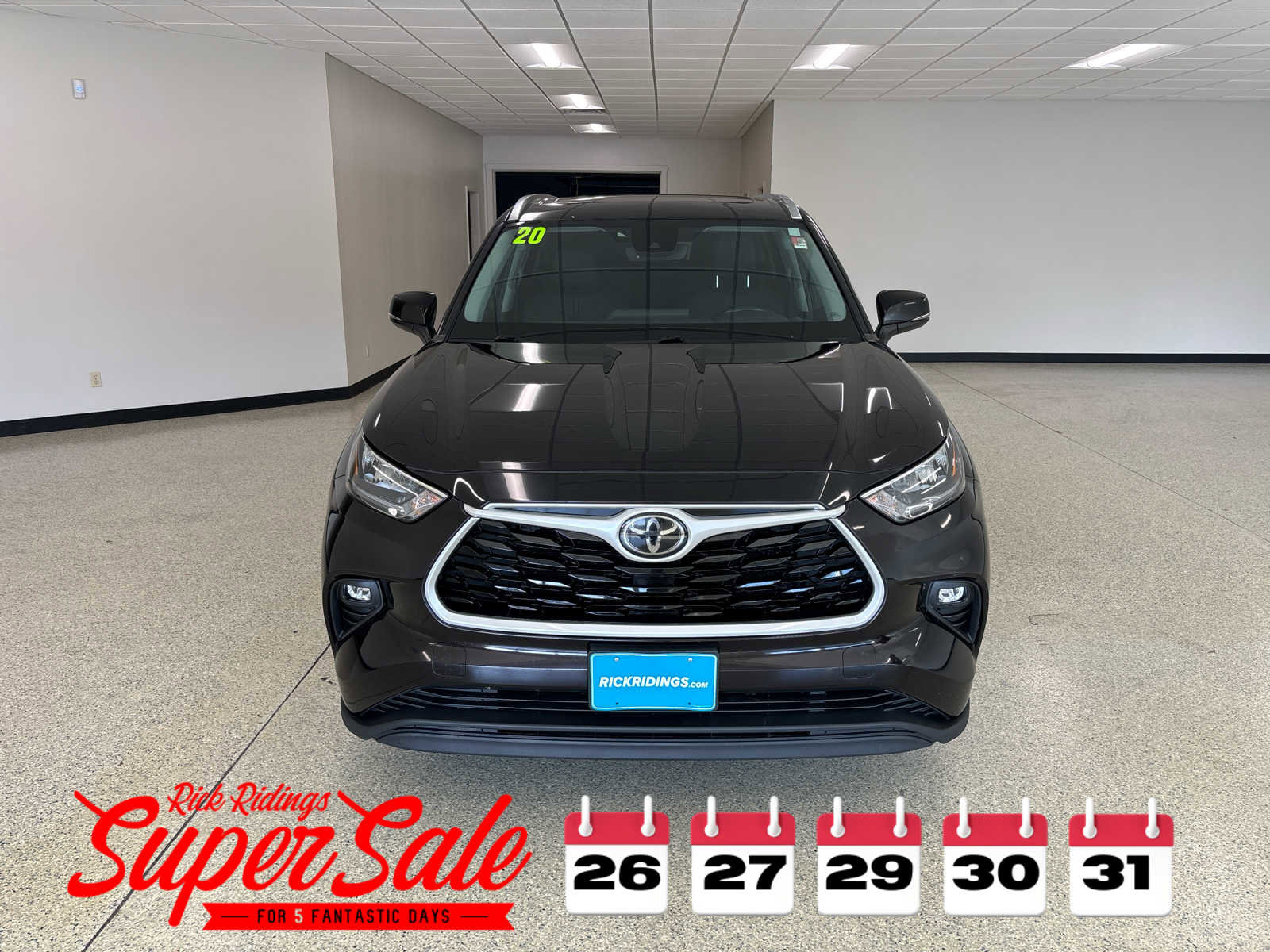 Used 2020 Toyota Highlander XLE image 2