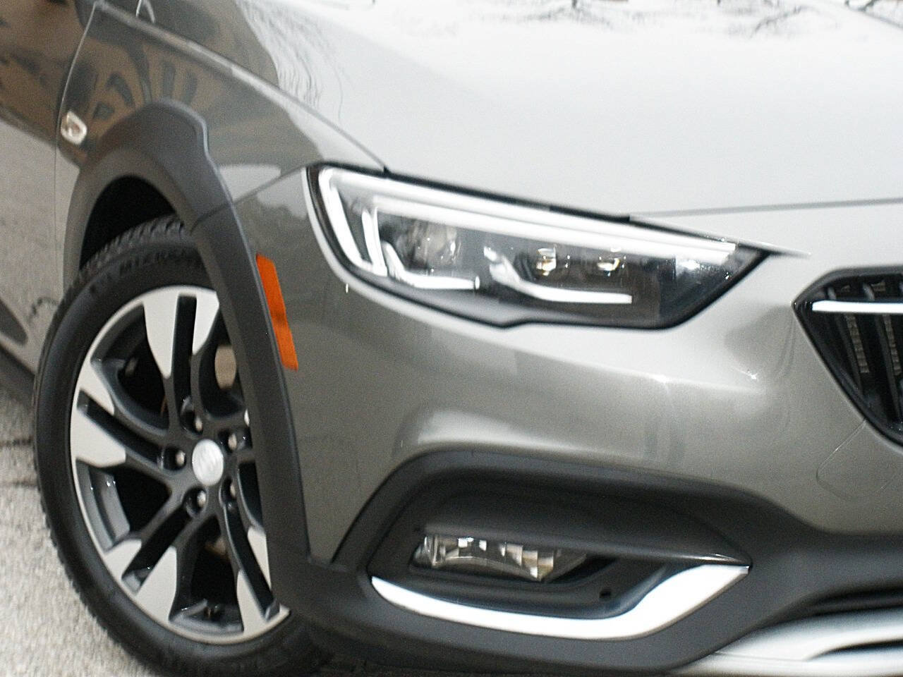 Used 2019 Buick Regal Essence w/ Driver Confidence Package I AWD/4WD image 4