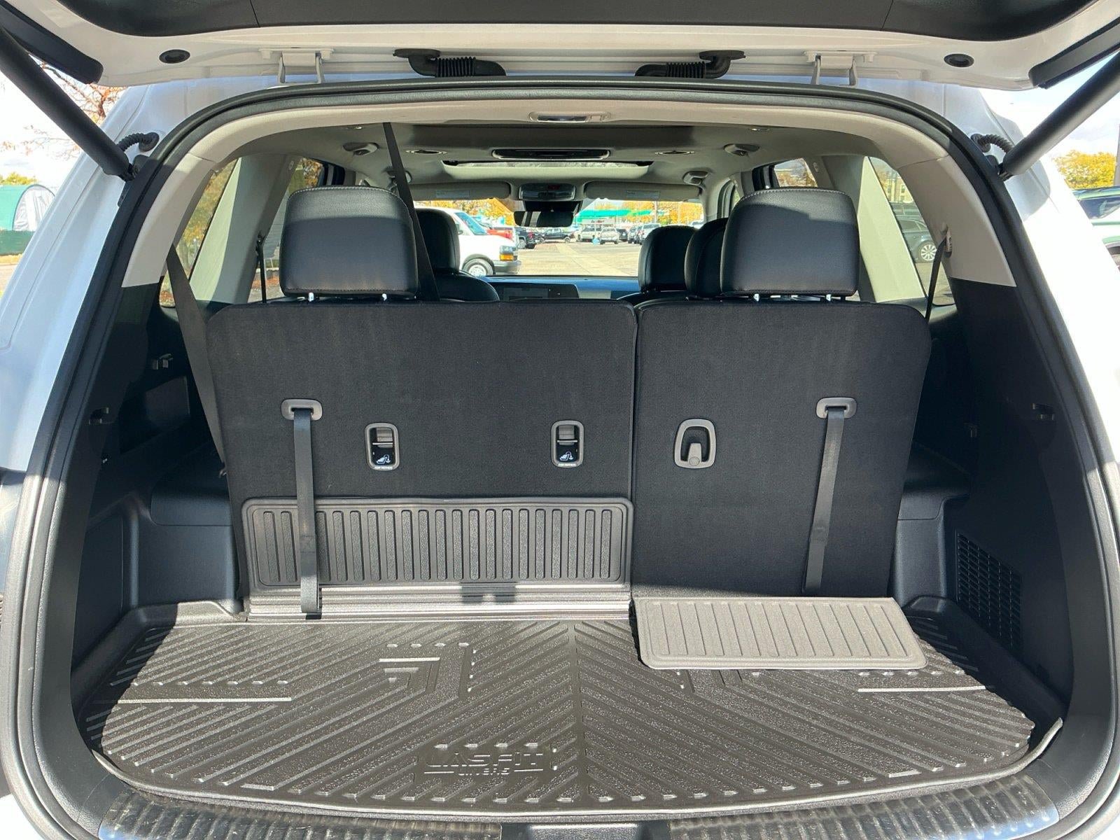 Used 2025 Kia Telluride SX w/ SX Captain's Chair Package AWD/4WD image 17