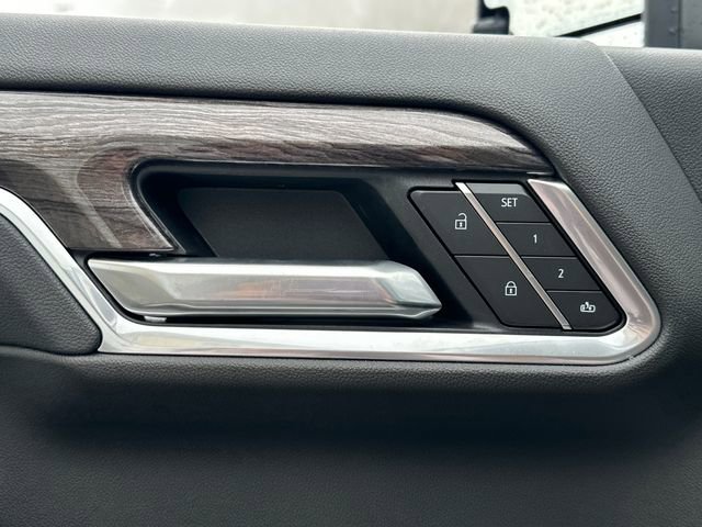 Used 2025 Chevrolet Silverado 2500 LTZ w/ LTZ Plus Package image 29