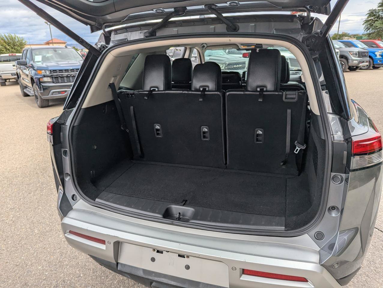 Used 2022 Nissan Pathfinder SL AWD/4WD image 29