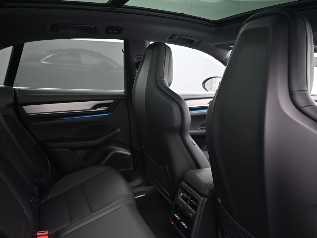 New 2026 Porsche Macan 4S Electric image 7