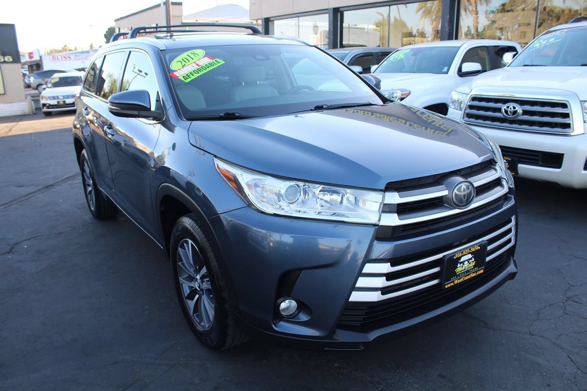 Used 2018 Toyota Highlander XLE w/ Carpet Mat Package (TMS) FWD image 8