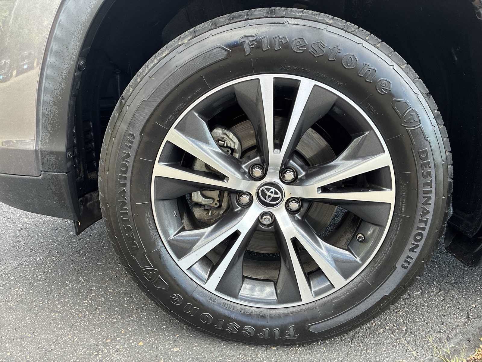 Used 2019 Toyota Highlander LE AWD/4WD image 17