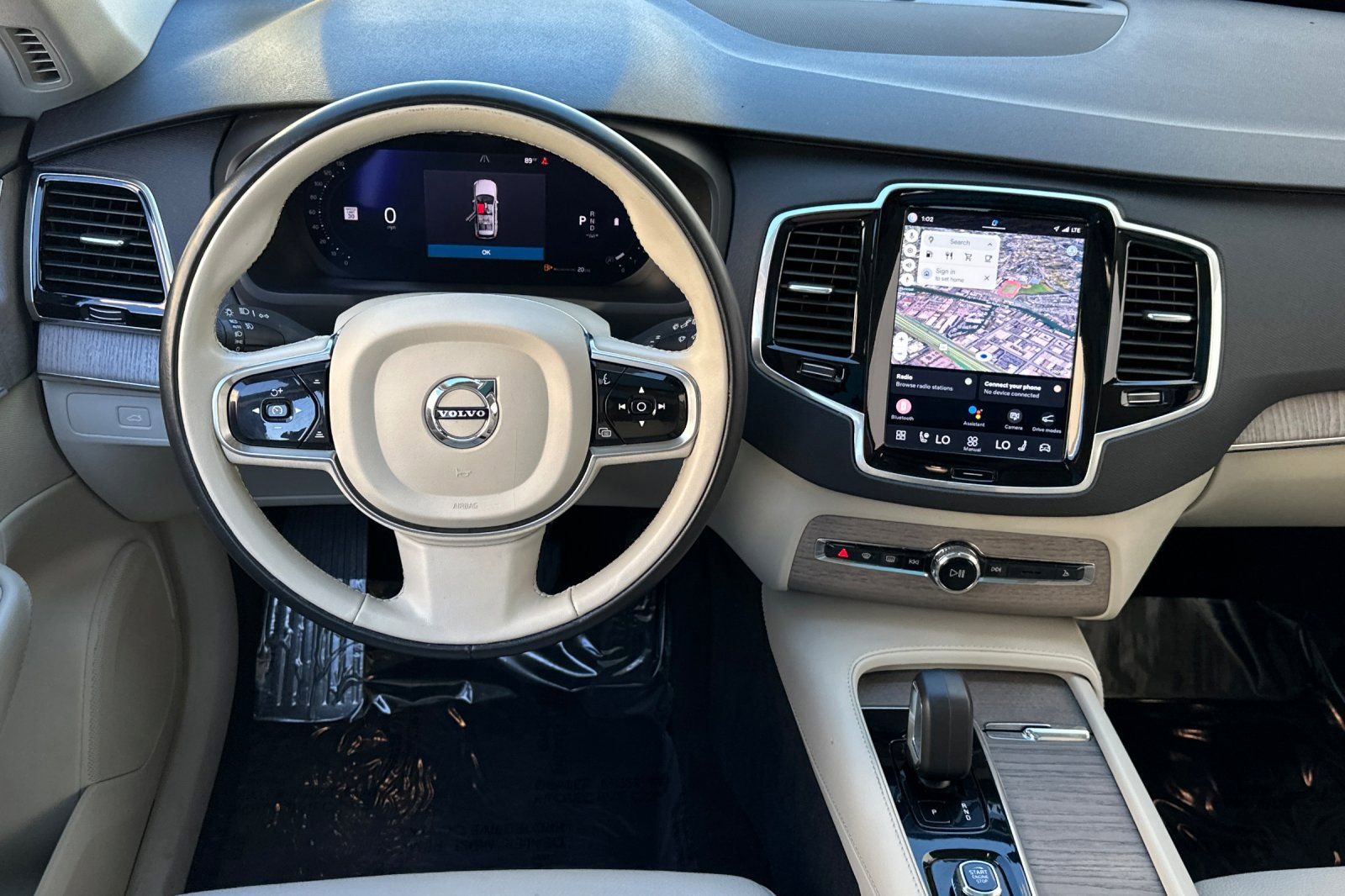 Certified 2024 Volvo XC90 B6 Plus AWD/4WD image 17