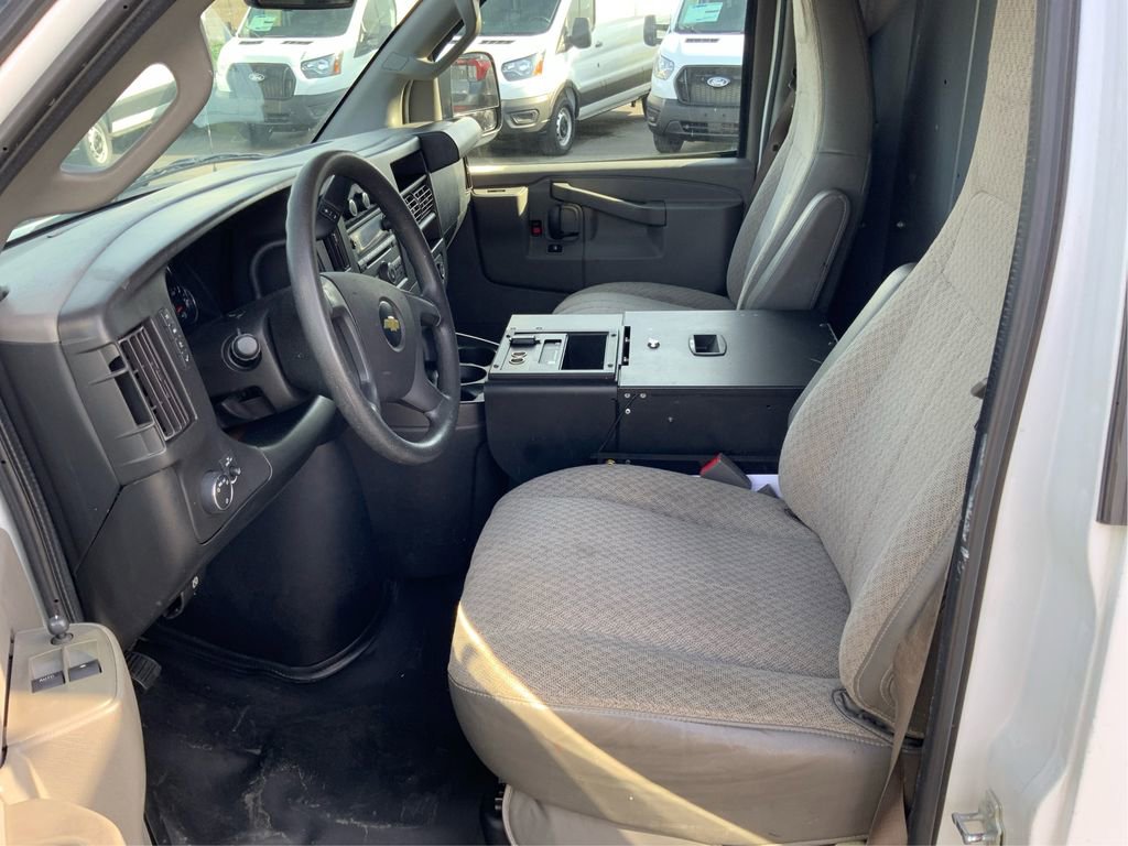 Used 2018 Chevrolet Express 2500 image 9