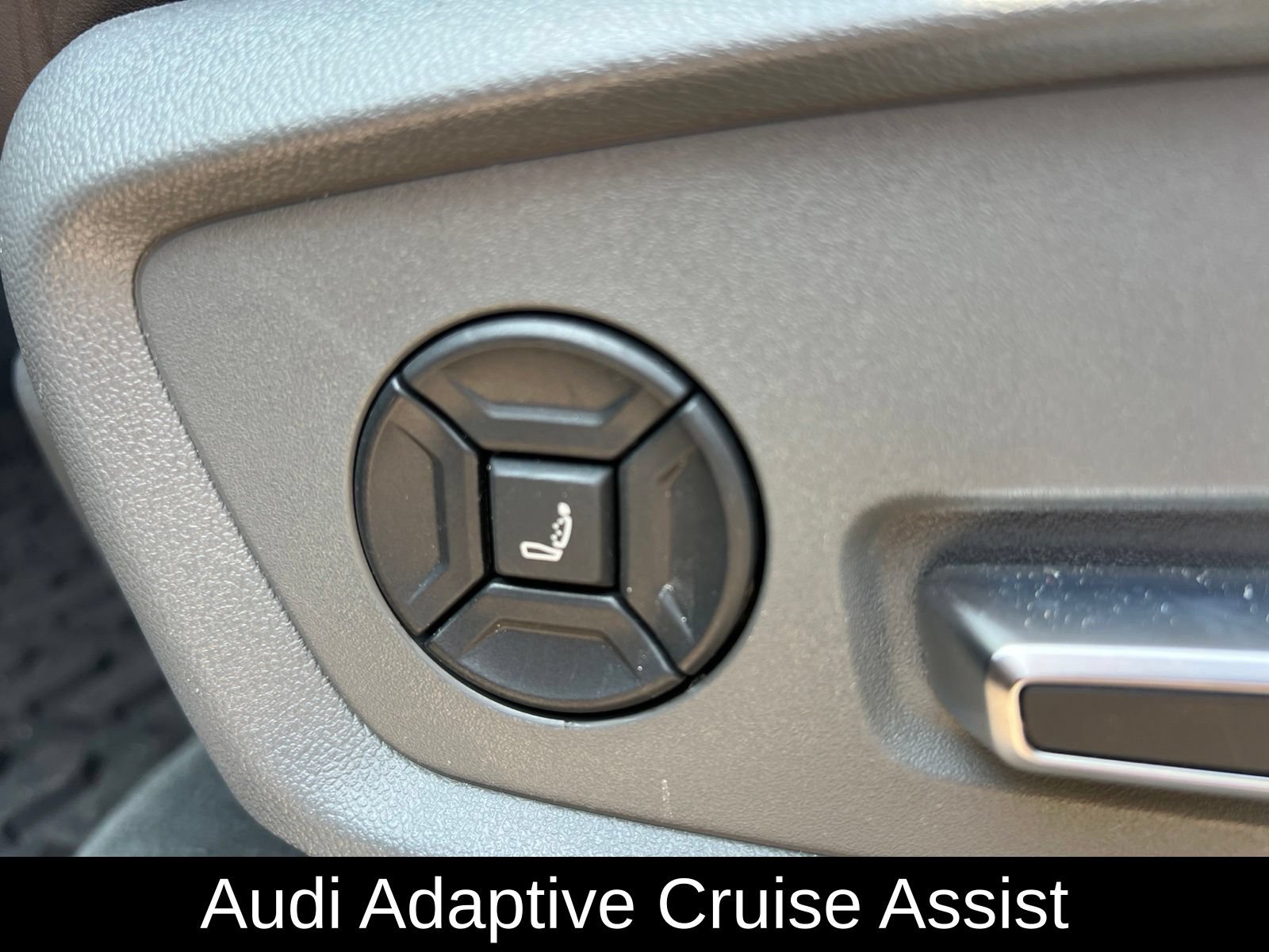 Used 2019 Audi Q8 Prestige w/ Luxury Package AWD/4WD image 27
