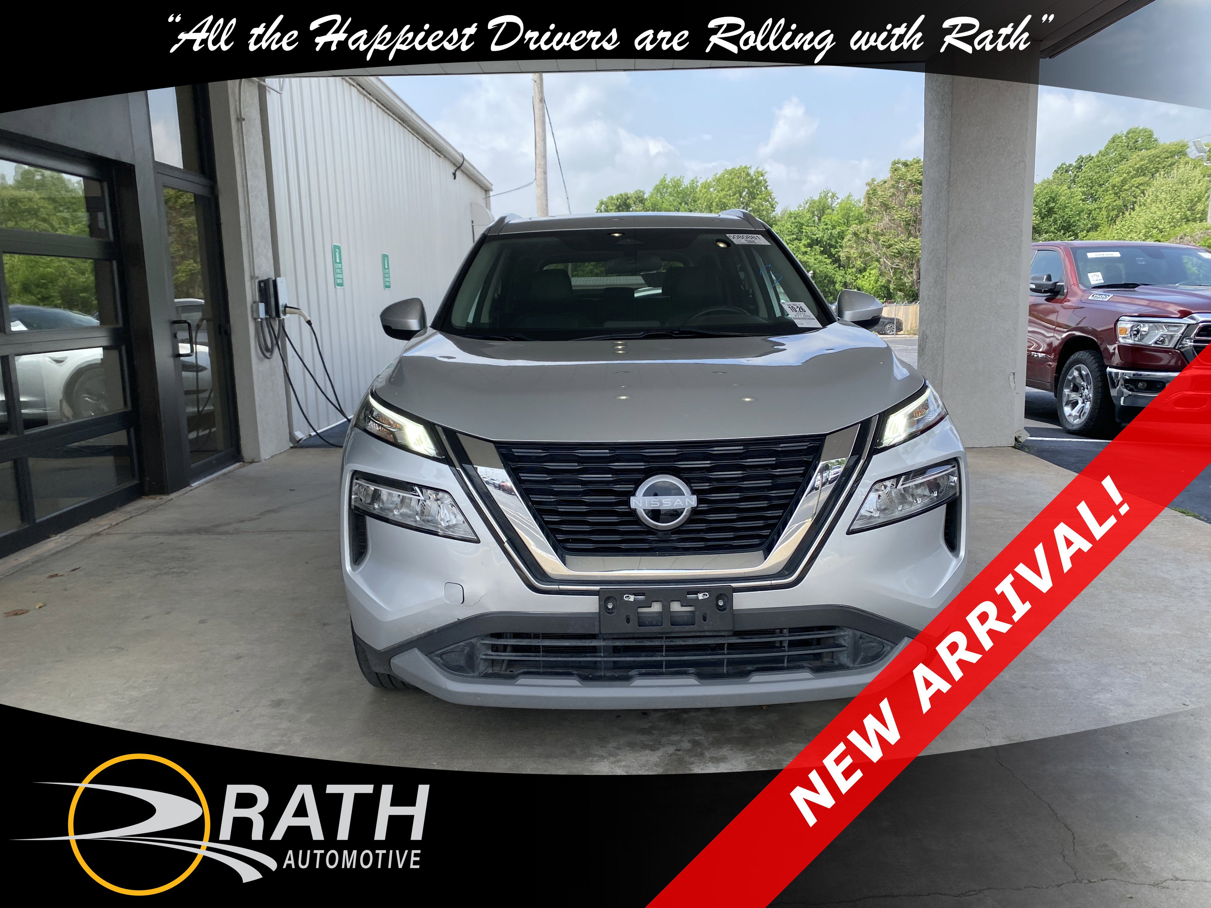 Used 2022 Nissan Rogue SV w/ SV Premium Package FWD image 3