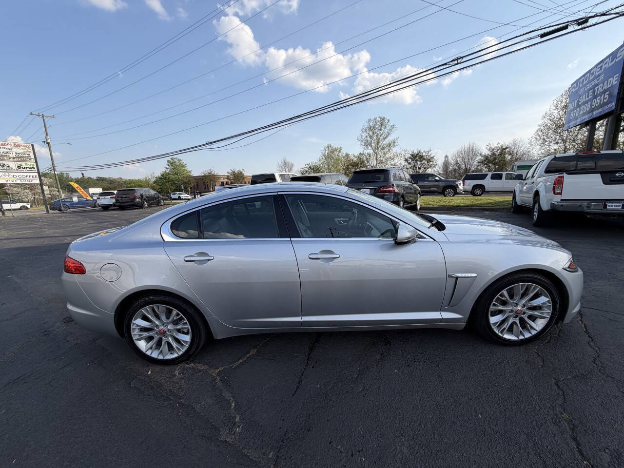 Used 2014 Jaguar XF RWD image 4