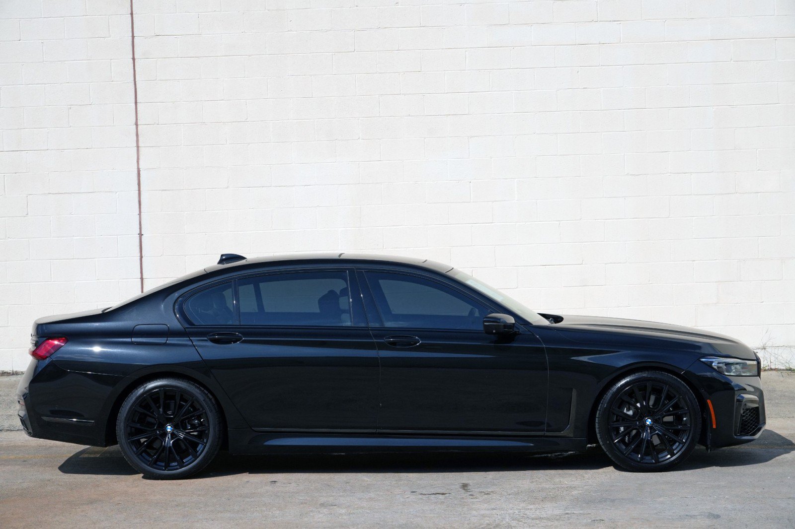 Used 2021 BMW 740i w/ M Sport Package RWD image 59