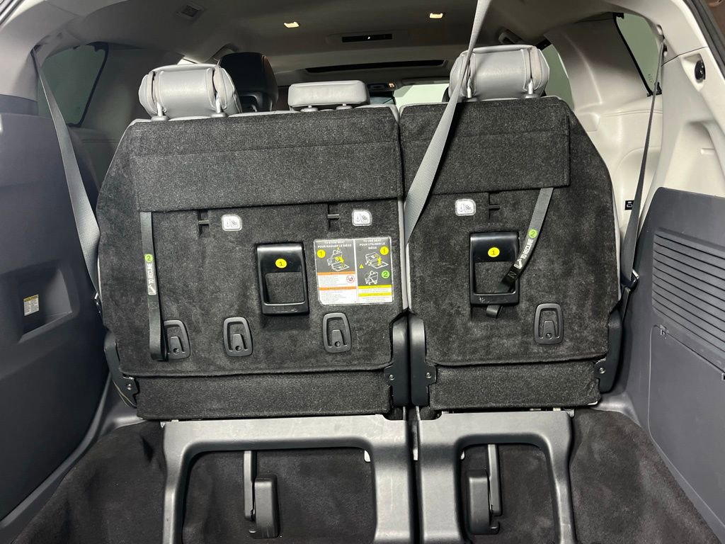 Used 2024 Toyota Sienna Limited image 23