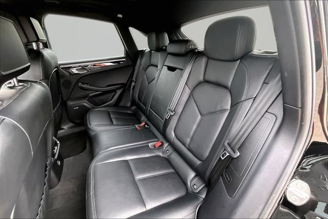 Used 2018 Porsche Macan AWD/4WD image 28