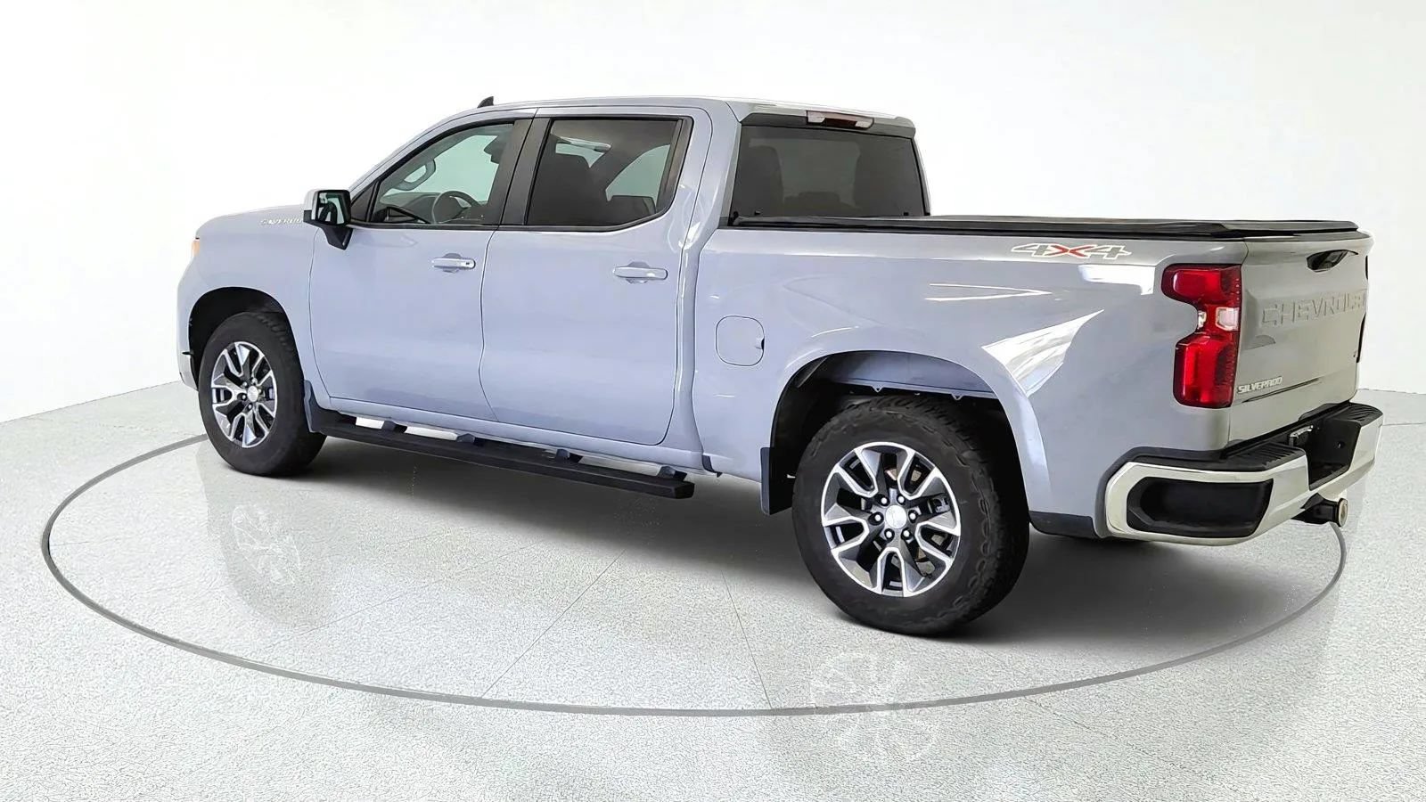 Used 2024 Chevrolet Silverado 1500 LT AWD/4WD image 6