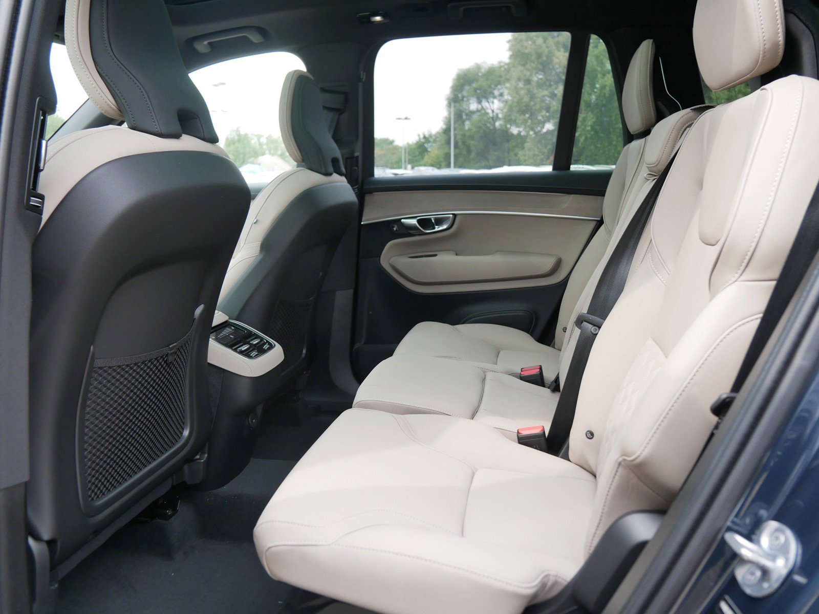 New 2026 Volvo XC90 B6 Plus w/ Protection Package Premier image 6