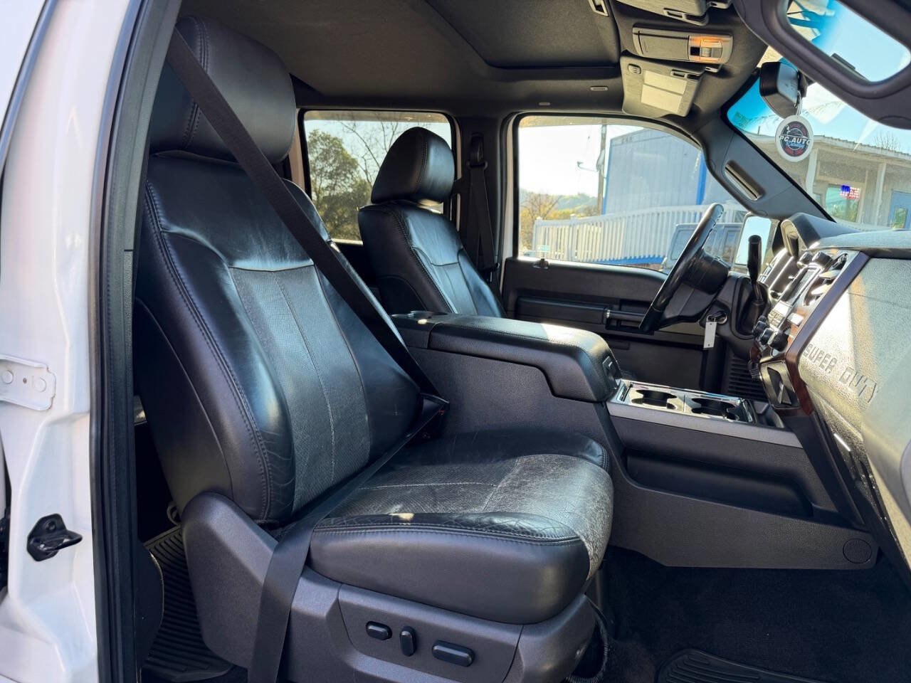 Used 2011 Ford F350 Lariat w/ Chrome Pkg image 25