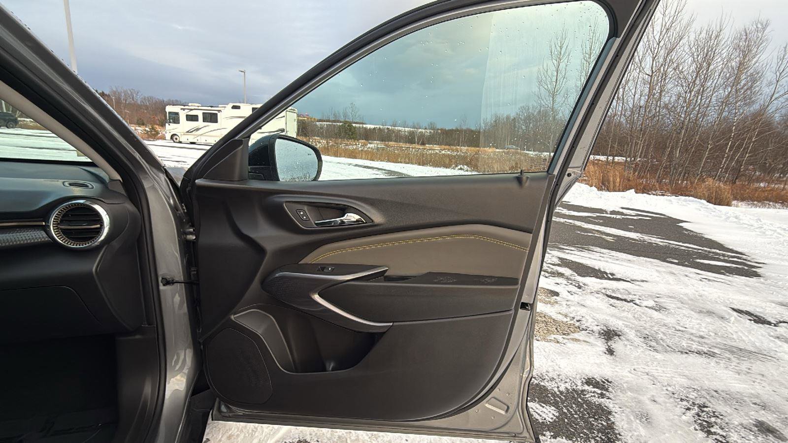 Used 2024 Chevrolet Trax ACTIV w/ Driver Confidence Package image 18