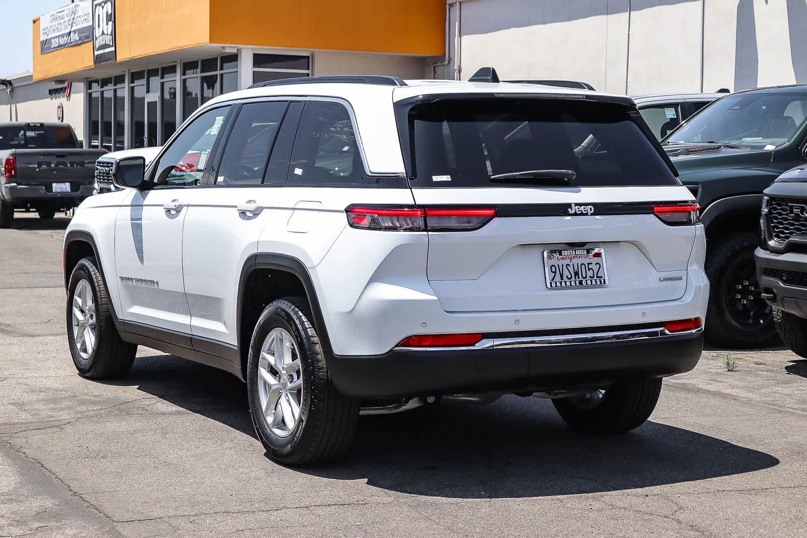 Used 2025 Jeep Grand Cherokee Laredo X RWD image 6