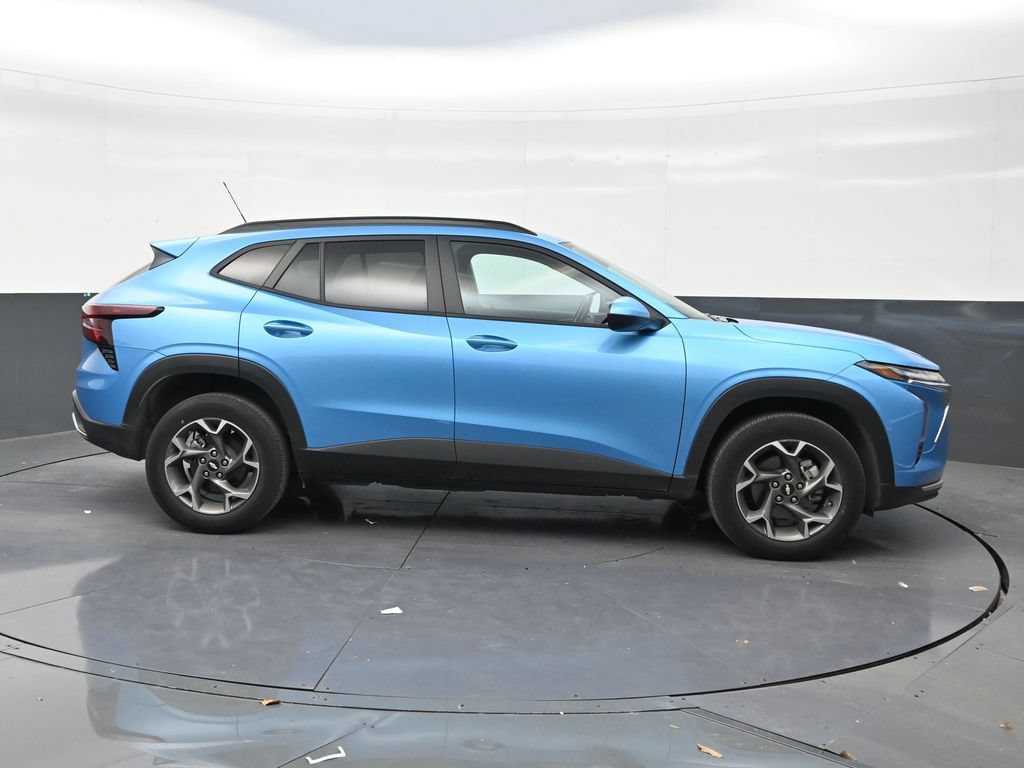 Used 2025 Chevrolet Trax LT FWD image 6