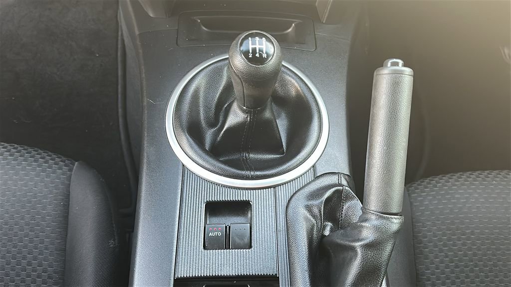 Used 2006 MAZDA MX-5 Miata Touring image 27