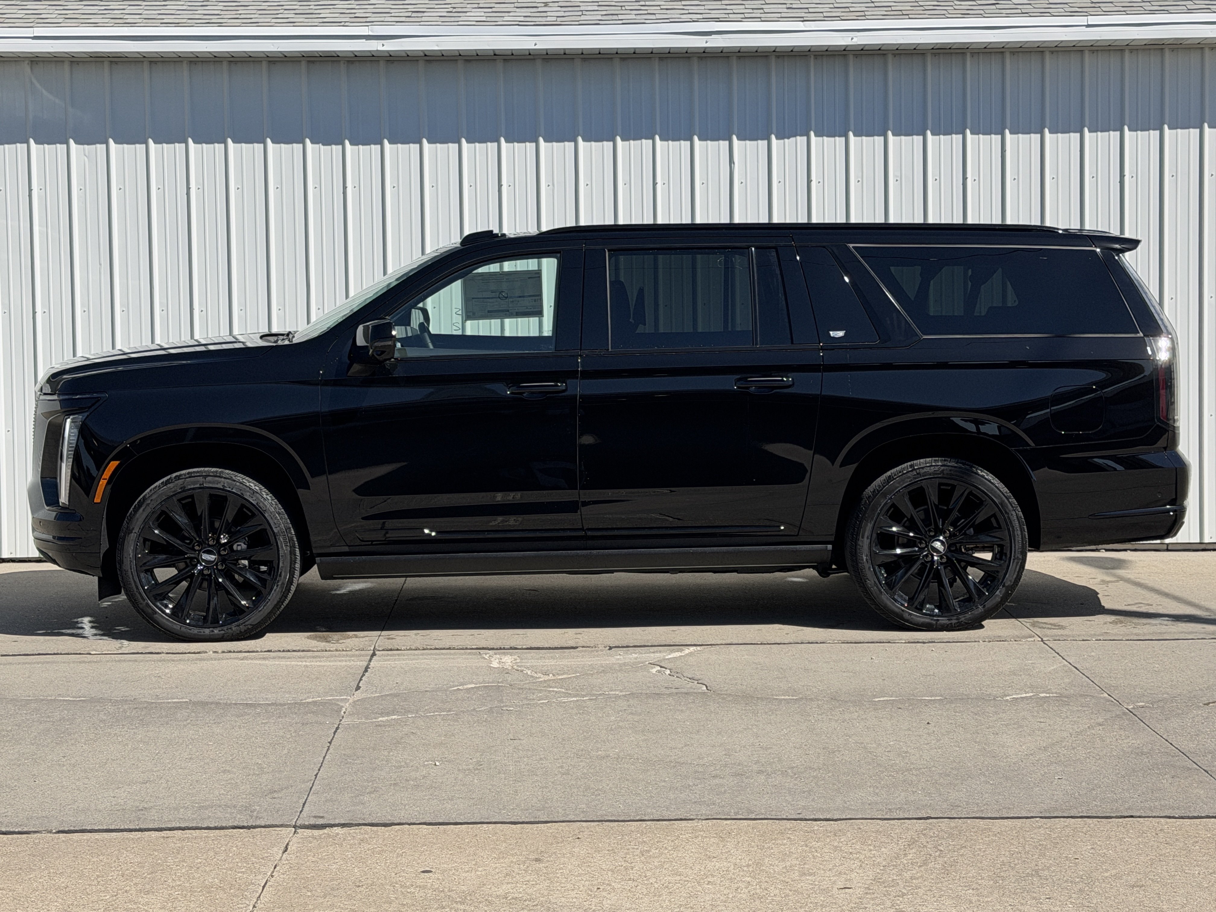 New 2026 Cadillac Escalade ESV Platinum Sport w/ LPO, ONYX Package AWD/4WD image 11